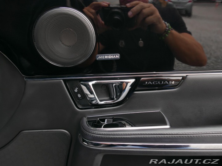Jaguar XJ 3,0 V6 AWD Automat REZERV 2013