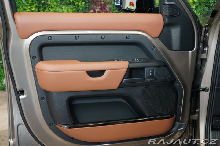 Land Rover Defender OCTA*MOONLIGHT*HUD*PANO*M 2025