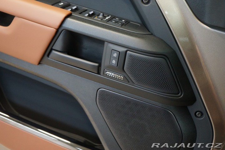 Land Rover Defender OCTA*MOONLIGHT*HUD*PANO*M 2025