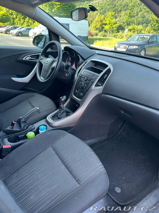 Opel Astra  2012