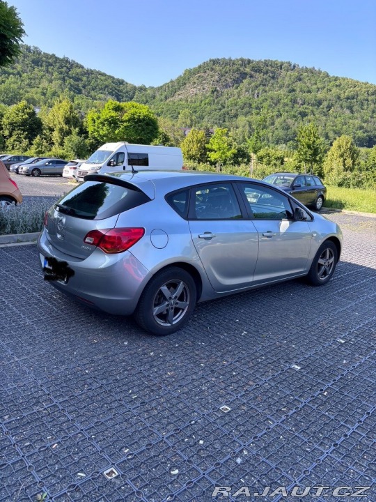 Opel Astra  2012