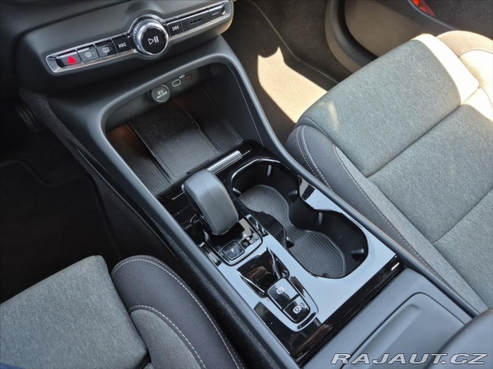 Volvo XC40 2,0 B3 Plus Dark 2023