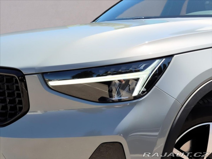 Volvo XC40 2,0 B3 Plus Dark 2023