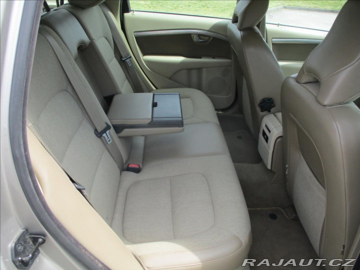 Volvo XC70 2,4 D5 151kw AWD Momentum 2010