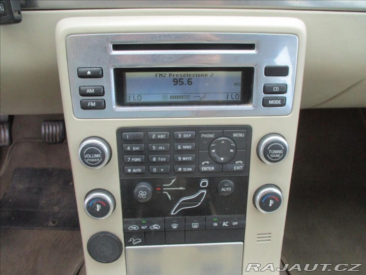 Volvo XC70 2,4 D5 151kw AWD Momentum 2010