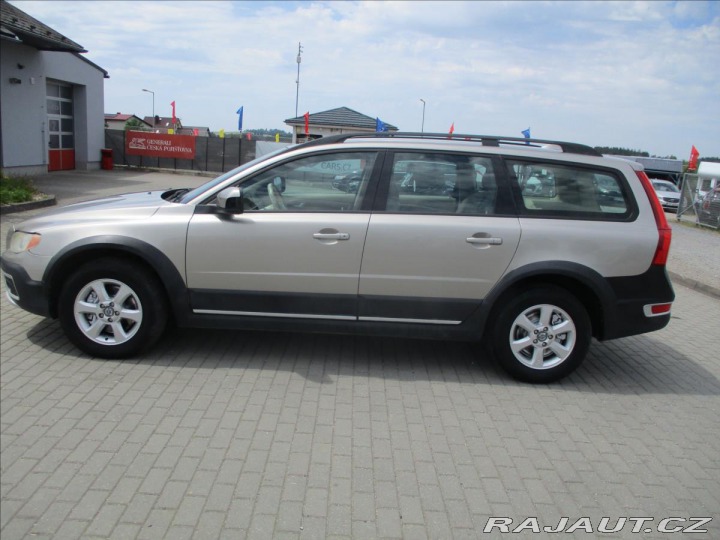 Volvo XC70 2,4 D5 151kw AWD Momentum 2010