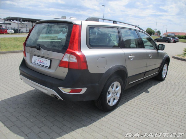 Volvo XC70 2,4 D5 151kw AWD Momentum 2010