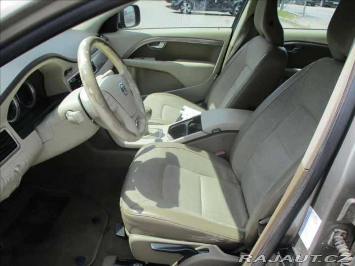 Volvo XC70 2,4 D5 151kw AWD Momentum 2010