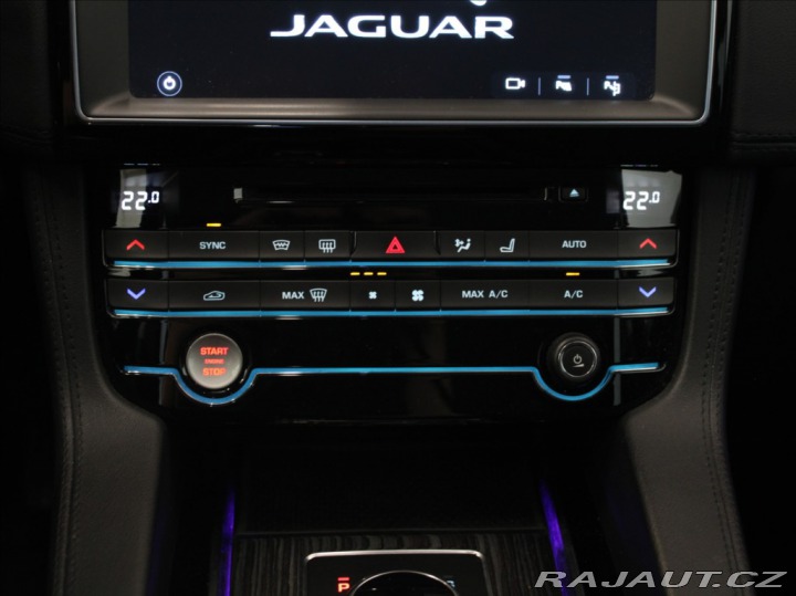 Jaguar F-Pace 3,0 D300 V6 Portfolio MER 2017