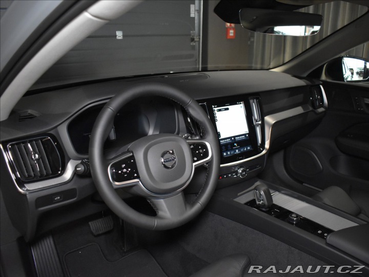 Volvo V60 2,0 B4 Plus Dark FWD 2025