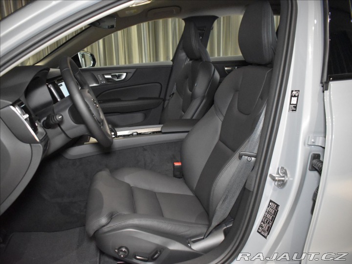 Volvo V60 2,0 B4 Plus Dark FWD 2025
