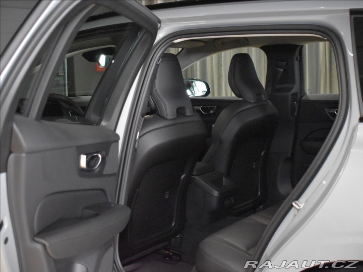 Volvo V60 2,0 B4 Plus Dark FWD 2025
