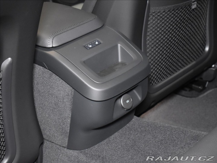 Volvo V60 2,0 B4 Plus Dark FWD 2025