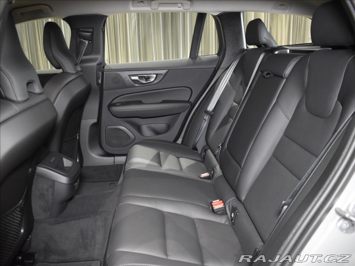 Volvo V60 2,0 B4 Plus Dark FWD 2025
