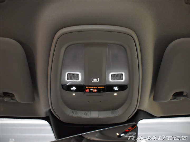Volvo V60 2,0 B4 Plus Dark FWD 2025