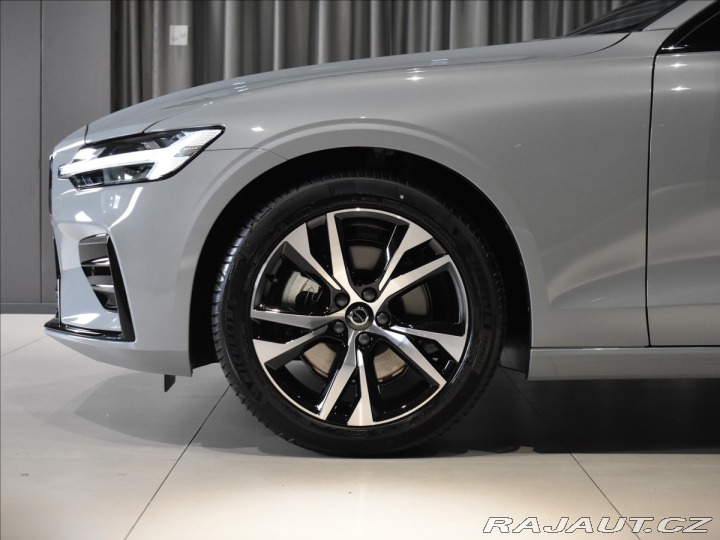Volvo V60 2,0 B4 Plus Dark FWD 2025