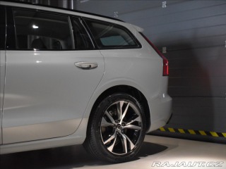 Volvo V60 2,0   B4 Plus Dark FWD 2025