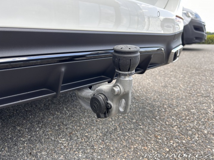 Mercedes-Benz E E 220d 4MATIC kombi AMG 2025