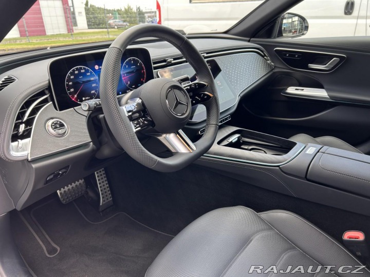 Mercedes-Benz E E 220d 4MATIC kombi AMG 2025
