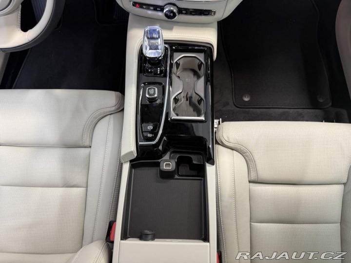 Volvo V60 T6 AWD RECHARGE 2.0L 253+ 2025
