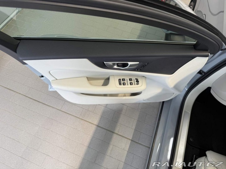 Volvo V60 T6 AWD RECHARGE 2.0L 253+ 2025