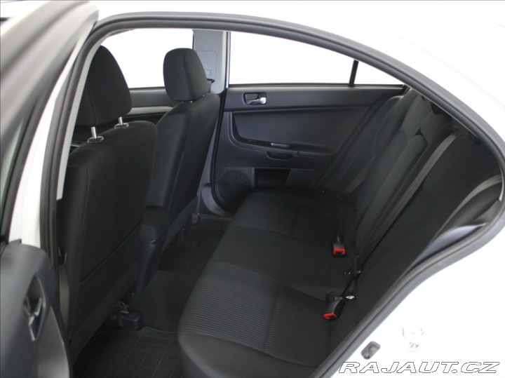 Mitsubishi Lancer 1,6 i Invite 1.maj.43 500 2015
