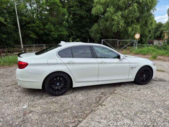 BMW 5 3,0 530D XDRIVE 2012