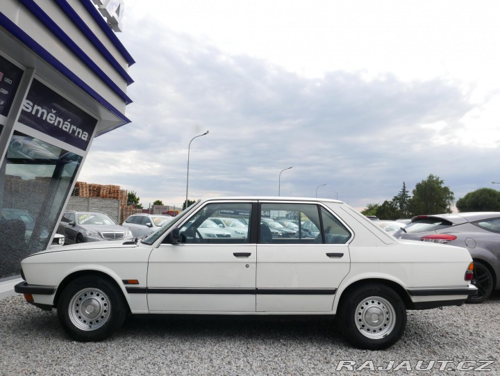 BMW 5 518 E28 5-Rychlostní 122 1981