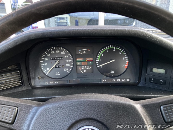 BMW 5 518 E28 5-Rychlostní 122 1981