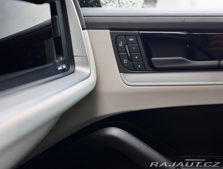 Porsche Cayenne 3.0 V6 e-Hybrid | BOSE - 2024