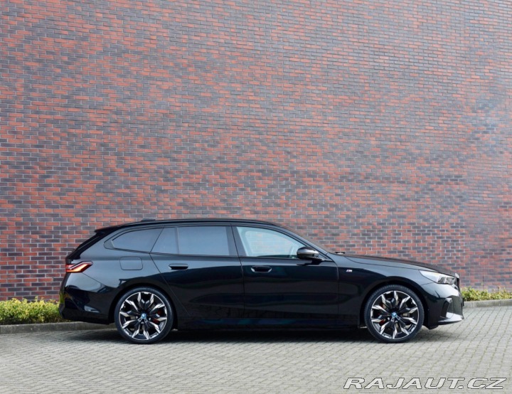 BMW 5 Touring 530e xDrive M S 2024