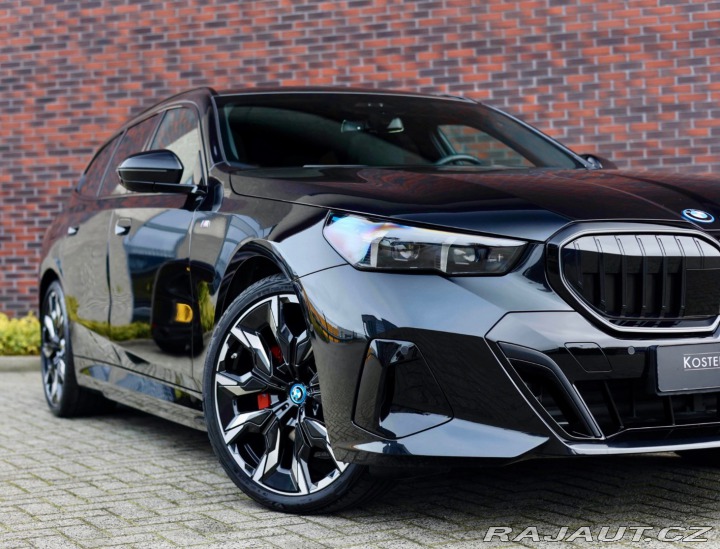 BMW 5 Touring 530e xDrive M S 2024