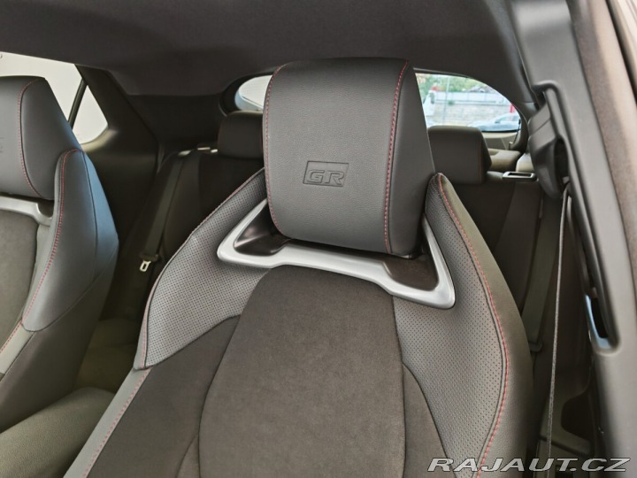 Toyota C-HR 2.0 Hybrid 135kW E-CVT GR 2024