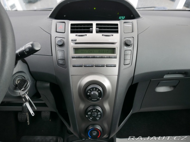 Toyota Yaris 1,33 Dual VVT-i 74kW ČR 2009