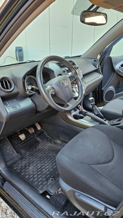 Toyota RAV4 2,2 2011