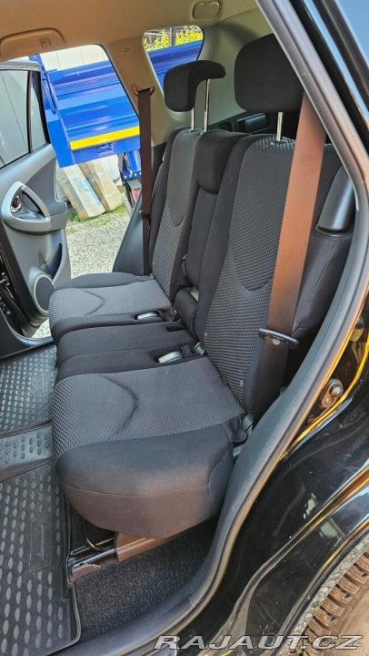 Toyota RAV4 2,2 2011