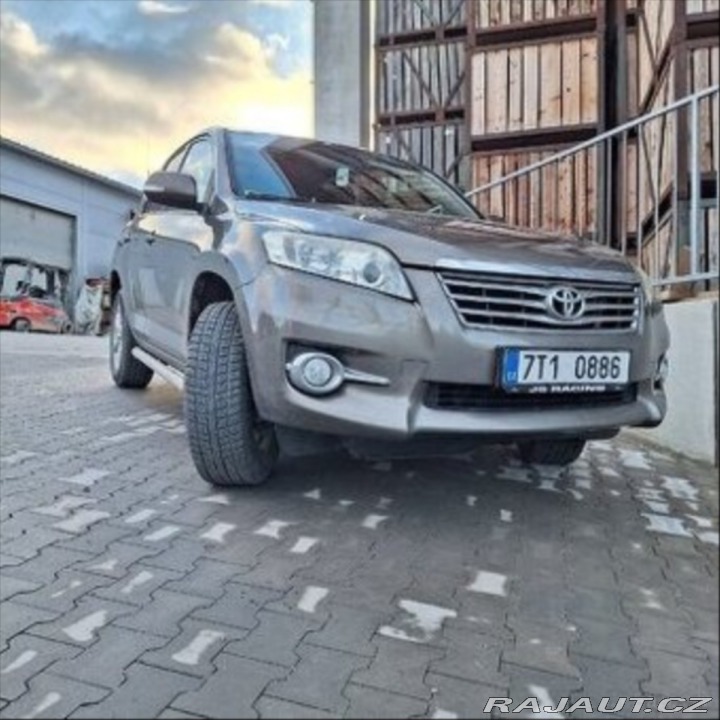 Toyota RAV4 2,2 2011