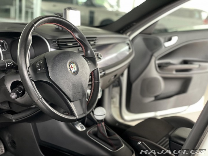 Alfa Romeo Giulietta Quadrifoglio TBi 177kW 2011