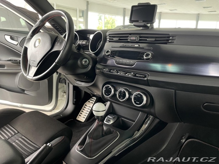 Alfa Romeo Giulietta Quadrifoglio TBi 177kW 2011