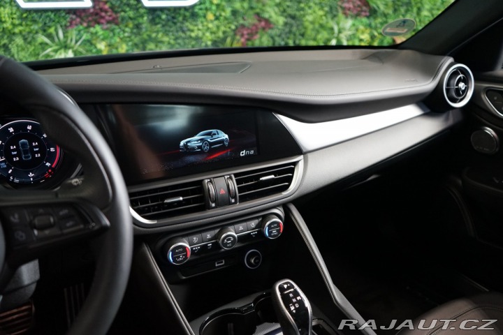 Alfa Romeo Giulia VELOCE*PANO*H/K*KAMERA*ZÁ 2024