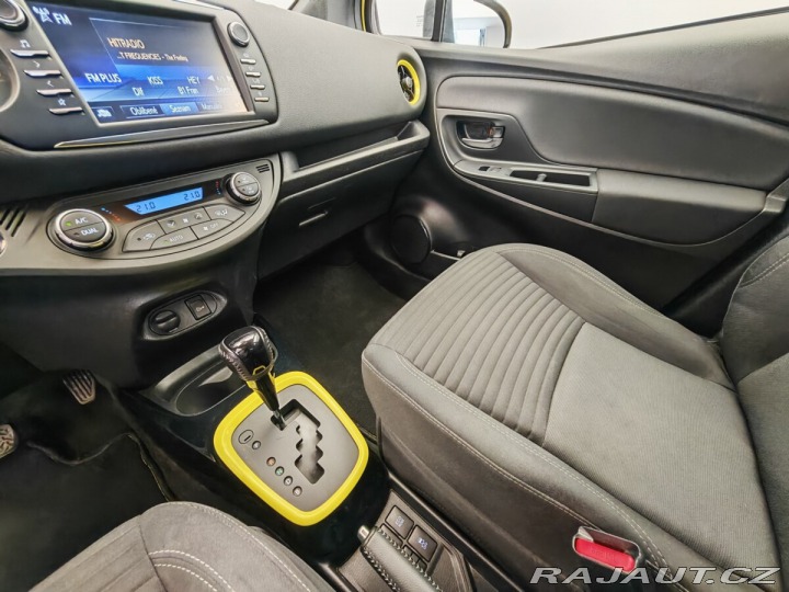 Toyota Yaris 1.5 Hybrid, automat 2017