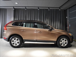 Volvo XC60 2,4 D5 AWD Momentum 4X4 2011