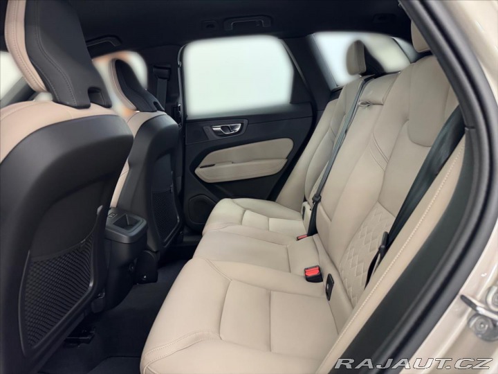 Volvo XC60 2,0 B5 AWD Plus Dark 4524 2025