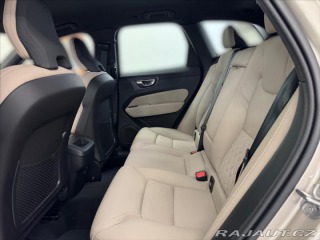 Volvo XC60 2,0 B5 AWD Plus Dark 4524 2025