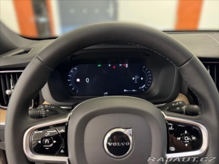 Volvo XC60 2,0 B5 AWD Plus Dark 4524 2025
