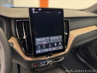 Volvo XC60 2,0 B5 AWD Plus Dark 4524 2025