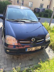 Nissan Almera Tino
