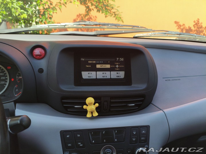 Nissan Almera Tino 2006