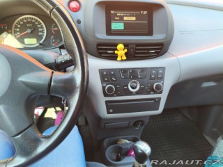 Nissan Almera Tino 2006