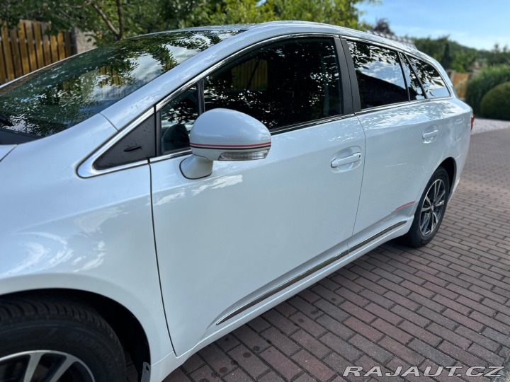 Toyota Avensis 1.8 16v Automat 2014